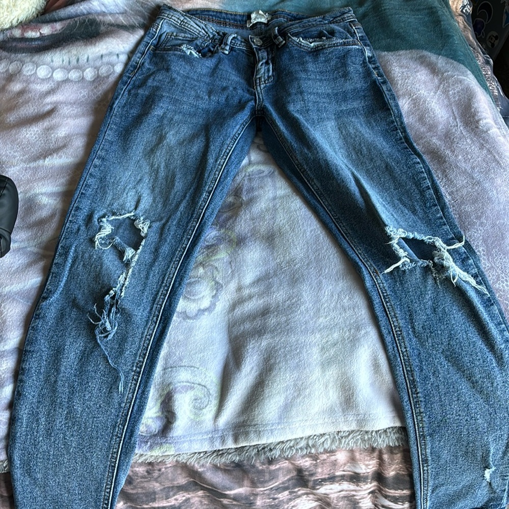 Slit knee skinny jeans